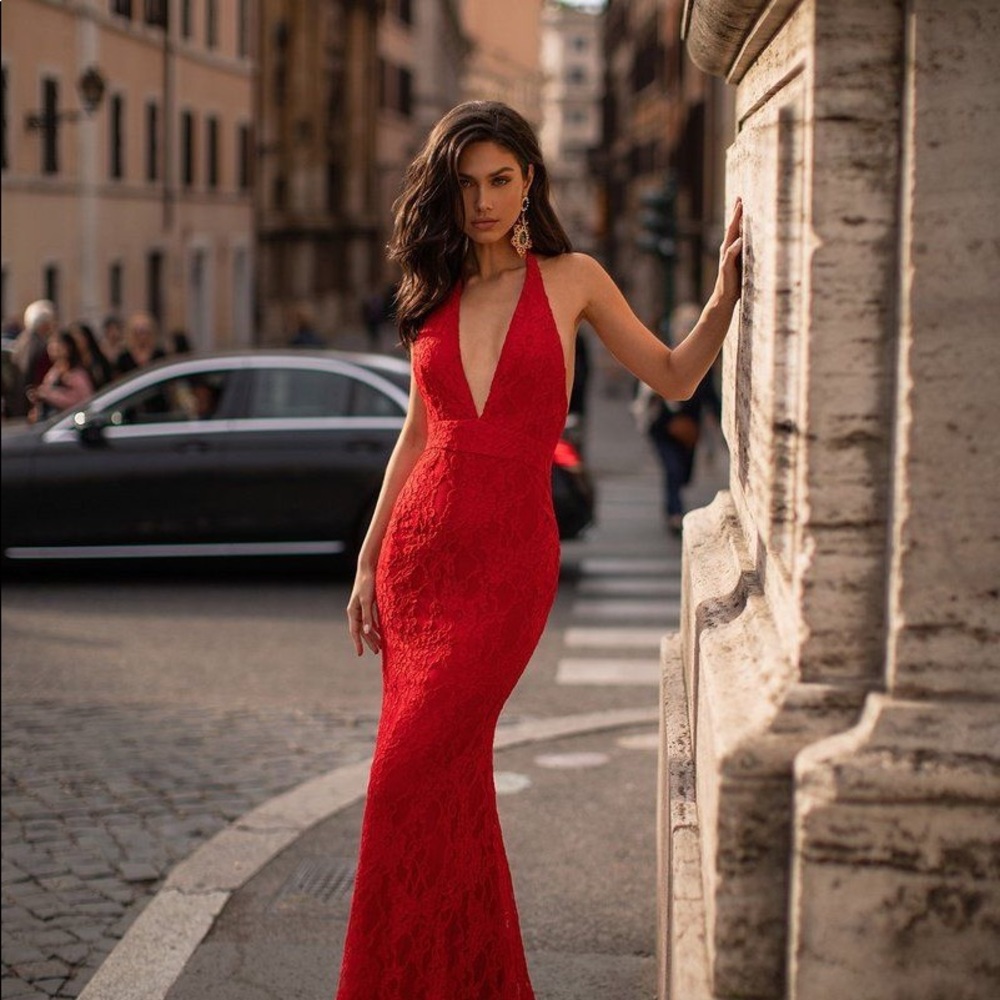 NWT Evening/Prom Gown, Red Lace ALAMOUR Gown